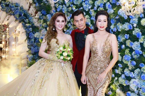 Lê Giang diện váy đỏ rực rỡ, xuất hiện vui vẻ tại đám cưới Lâm Khánh Chi sau ồn ào với chồng cũ Duy Phương - Ảnh 15.