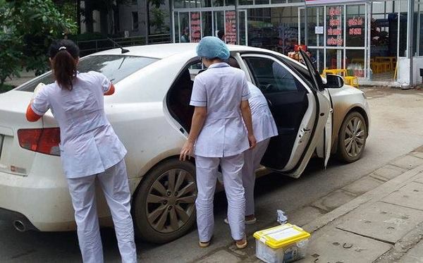 Hòa Bình: Người mẹ bại liệt kiên cường sinh con trên taxi khi gần đến bệnh viện - Ảnh 2. Hòa Bình: Người mẹ bại liệt kiên cường sinh con trên taxi khi gần đến bệnh viện - Ảnh 2.