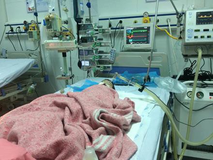 Vụ bé gái 8 tháng tuổi nguy kịch sau mũi tiêm của nhân viên y tế: Bệnh viện thừa nhận nhầm đường dùng thuốc - Ảnh 6.