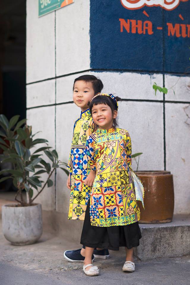 Không chỉ mỗi người lớn, nhiều hãng thiết kế Việt cũng giới thiệu tặng khá nhiều mẫu áo dài cách tân để các bé diện thật xinh xắn trong Tết này - Ảnh 11.
