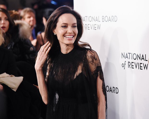 Sau hơn 1 năm từ bỏ người đàn ông từng yêu nồng say suốt cả thập kỷ, Angelina Jolie đang sống thế nào? - Ảnh 3.