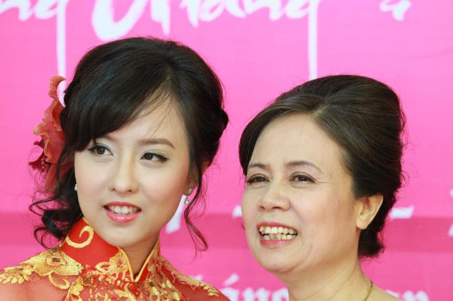 Ít ai biết rằng, tân Hoa hậu chuyển giới Hương Giang lại có một chị gái xinh đẹp không hề kém cạnh - Ảnh 6.