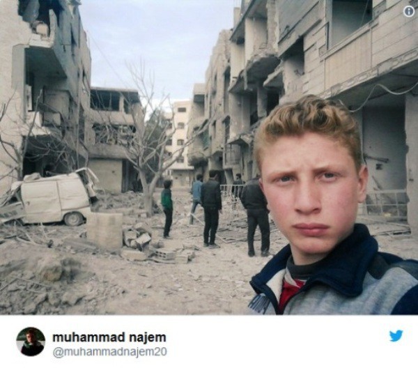 Bất chấp mưa bom bão đạn, cậu bé 15 tuổi lao ra chiến trường, quay phim cho cả thế giới thấy nỗi đau của trẻ em Syria - Ảnh 1.