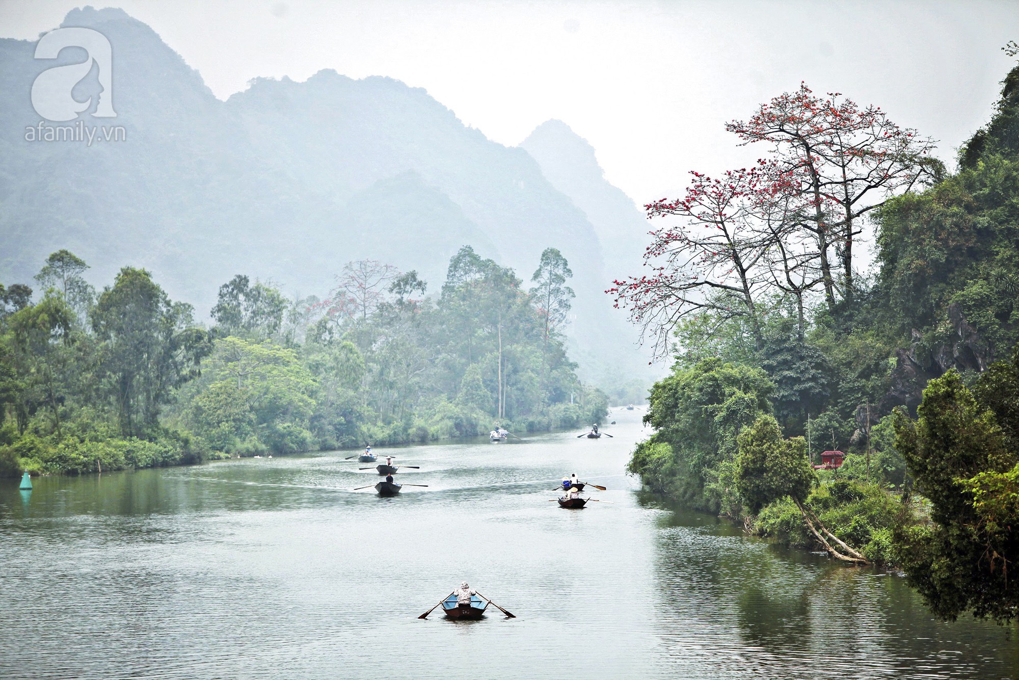 Chùa Hương Tháng 3: Trải Nghiệm Hành Hương và Văn Khấn Linh Thiêng