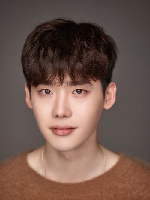 Lee Jong Suk đóng vai chính trong bộ phim truyền hình về nữ ca sĩ xấu số Yun Sim Deok - Ảnh 2.