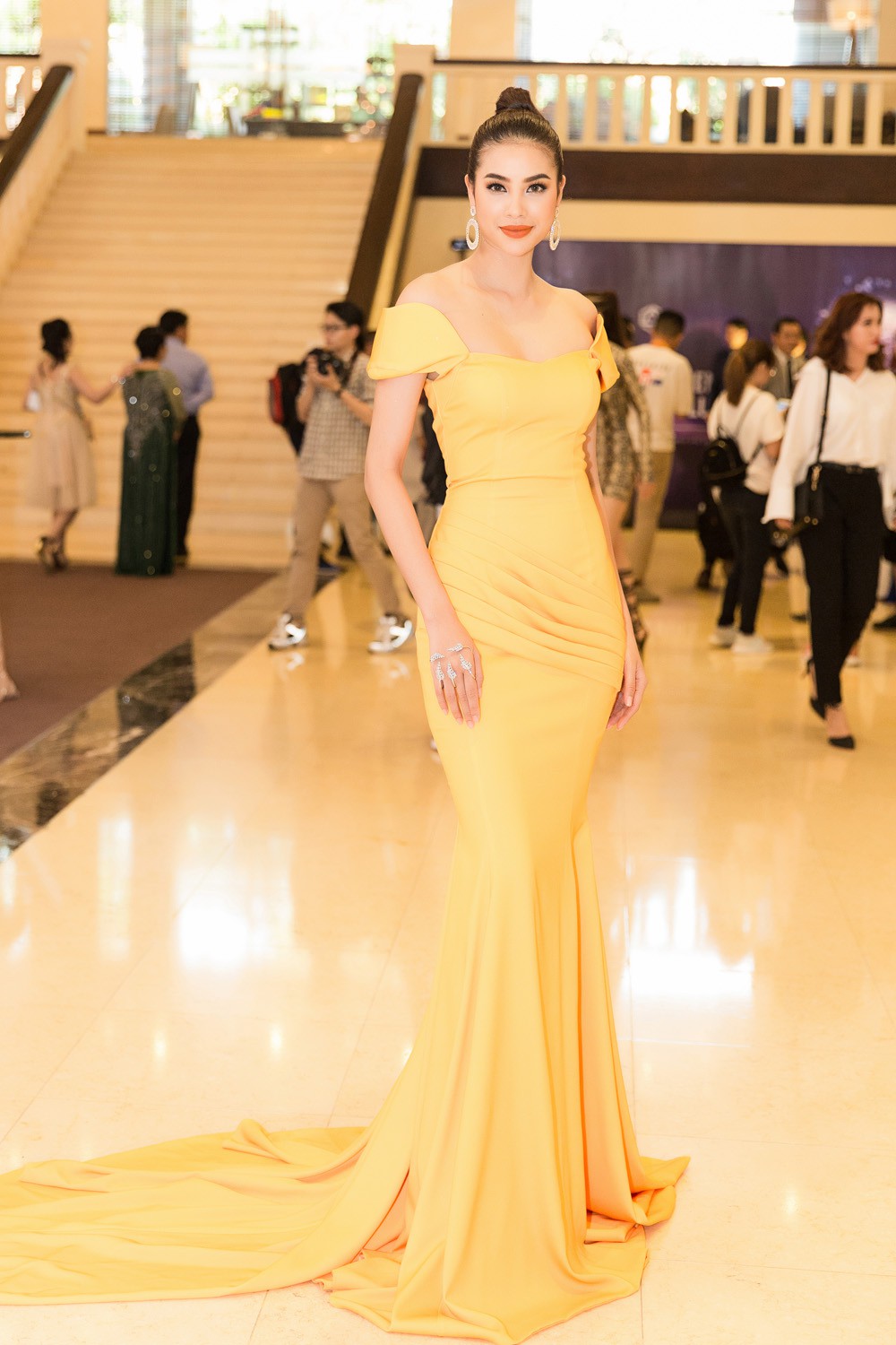 Đây chính là chiếc đầm dạ hội gây tiếc nuối nhất của Phạm Hương tại Miss  Universe