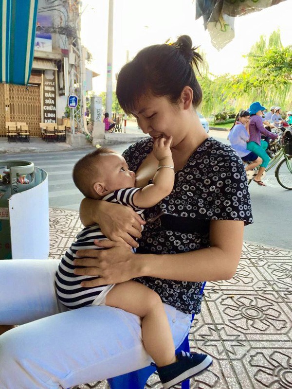 Những khoảnh khắc mẹ thần thái rạng ngời, ôm cho con bú: Huyền Baby tỏa sáng như nữ thần, Hằng túi kín đáo vẫn làm tròn thiên chức - Ảnh 13.