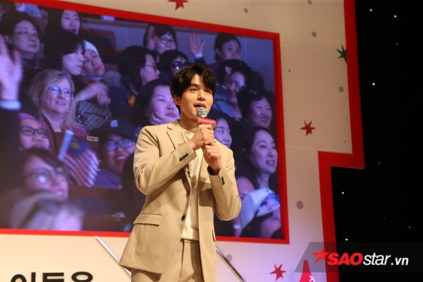 Hậu xác nhận hẹn hò Suzy, Lee Dong Wook cực điển trai tổ chức fanmeeting - Ảnh 1.