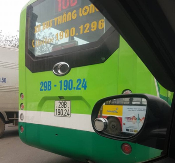Vụ xô xát giữa xe buýt và xe tải: Tạm đình chỉ 3 nhân viên tuyến buýt 106 - Ảnh 3.
