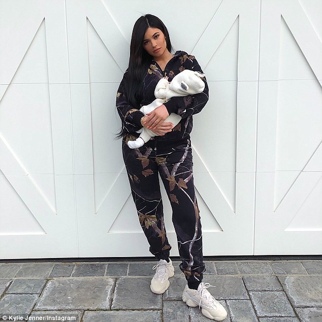 Kylie Jenner có con với bạn trai cũ gốc Việt nhưng lại bắt người yêu hiện tại đổ vỏ? - Ảnh 1.