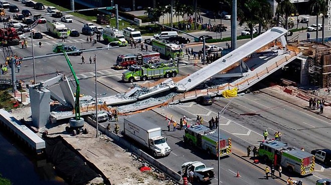 Ám ảnh kinh hoàng sau khi cây cầu gần 1.000 tấn đổ sập tại Mỹ - Ảnh 1.