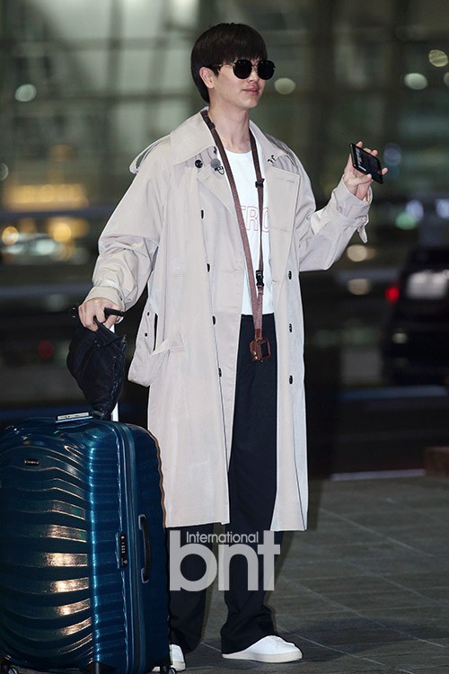 Ngộ Không Lee Seung Gi, Yook Sung Jae và dàn nghệ sĩ siêu hot đã ra sân bay Hàn, chuẩn bị đổ bộ Việt Nam vào tối nay - Ảnh 8.