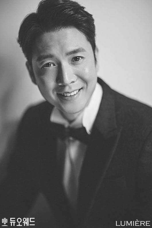 Mỹ nam Yong Pal Jo Hyun Jae tung ảnh cưới, tuyên bố chính thức kết hôn sau 5 năm hẹn hò - Ảnh 2. Mỹ nam Yong Pal Jo Hyun Jae tung ảnh cưới, tuyên bố chính thức kết hôn sau 5 năm hẹn hò - Ảnh 2.