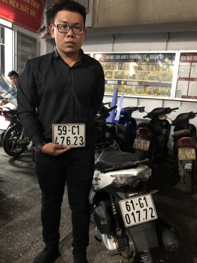 Nhận dư 1 thẻ giữ xe, quản lý tiệm ăn ở Trung tâm Thương Mại tại Sài Gòn đã nghĩ ra màn trộm cắp đầy tinh vi - Ảnh 1.