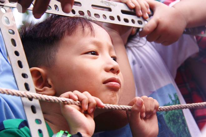 Bát Tiên giáng trần, người lớn trẻ nhỏ ở Sài Gòn đội nắng chen chúc nhau trên phố người Hoa xem biểu diễn - Ảnh 8.