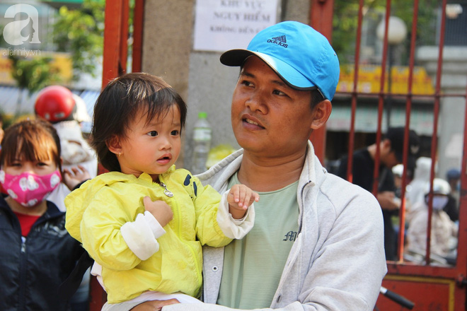 Bát Tiên giáng trần, người lớn trẻ nhỏ ở Sài Gòn đội nắng chen chúc nhau trên phố người Hoa xem biểu diễn - Ảnh 9.