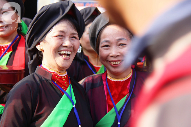 Bát Tiên giáng trần, người lớn trẻ nhỏ ở Sài Gòn đội nắng chen chúc nhau trên phố người Hoa xem biểu diễn - Ảnh 23.