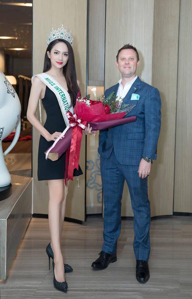 Sau ngày đăng quang, Hoa hậu Hương Giang vẫn chăm diện lại đồ cũ - Ảnh 6.