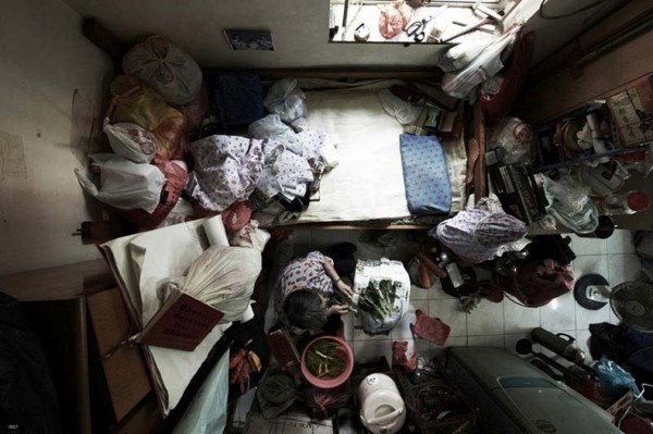Cuộc sống bí bách trong khu nhà ổ chuột chưa tới 4m2 ở Hong Kong - Ảnh 7.