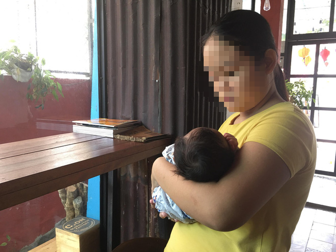 Xót cảnh bé gái 13 tuổi chăm con trai 1 tháng tuổi vì bị hiếp dâm, đau đớn nhìn con đói bụng mà không có tiền mua sữa - Ảnh 1. Xót cảnh bé gái 13 tuổi chăm con trai 1 tháng tuổi vì bị hiếp dâm, đau đớn nhìn con đói bụng mà không có tiền mua sữa - Ảnh 1.