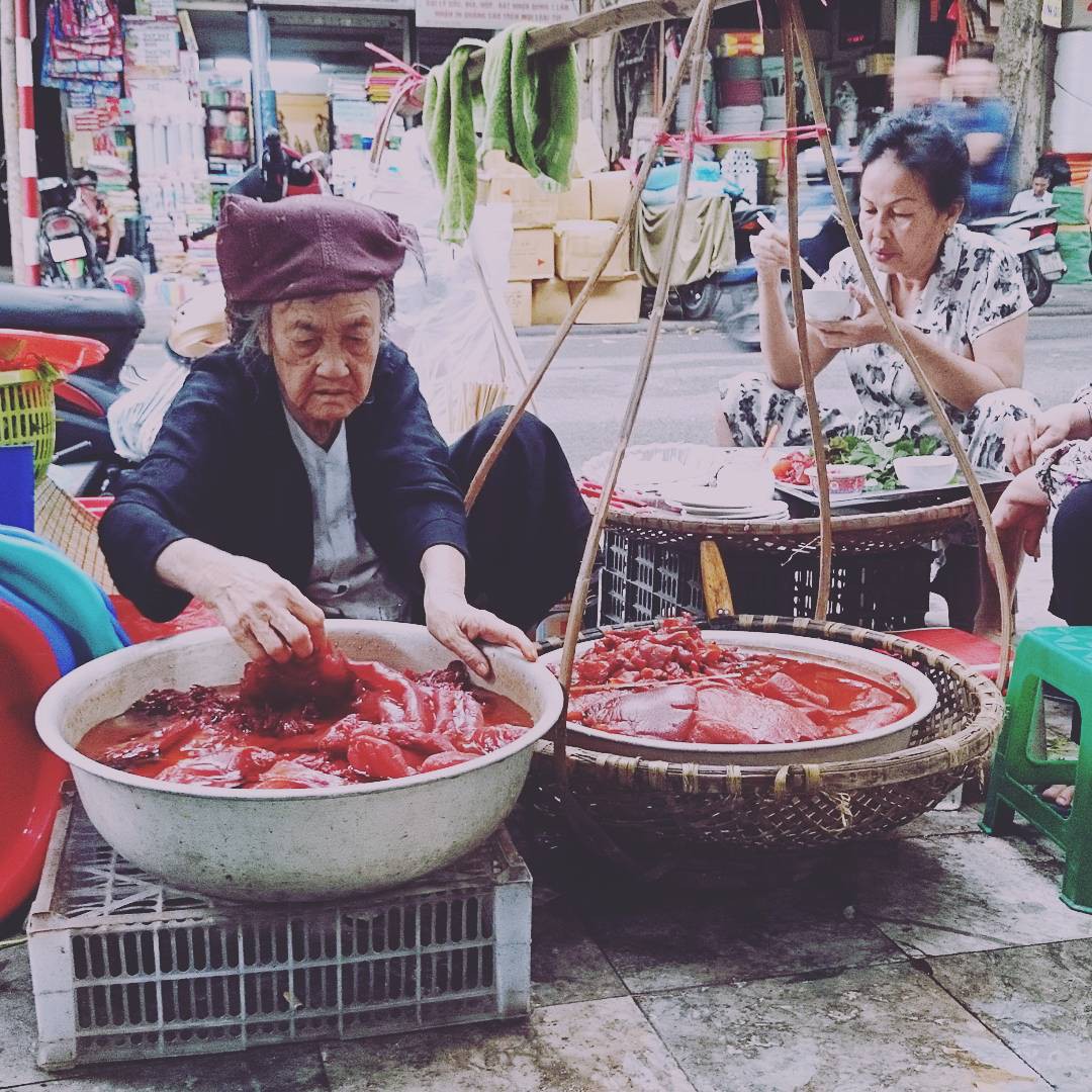 Nộm sứa đỏ chấm mắm t&ocirc;m - thức qu&agrave; đ&atilde; thử l&agrave; dễ ghiền, rất hợp tiết giao m&ugrave;a H&agrave; Nội - Ảnh 5.