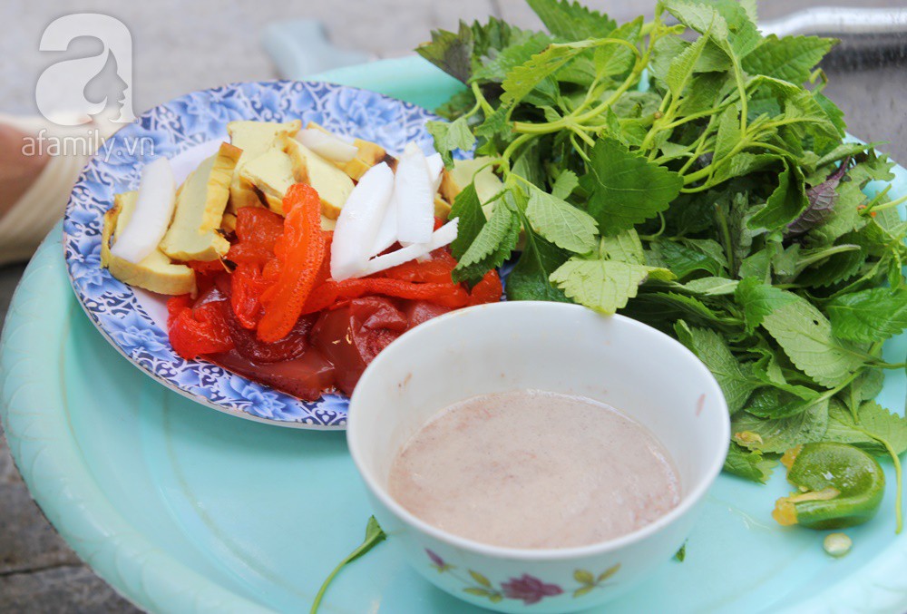 Nộm sứa đỏ chấm mắm t&ocirc;m - thức qu&agrave; đ&atilde; thử l&agrave; dễ ghiền, rất hợp tiết giao m&ugrave;a H&agrave; Nội - Ảnh 3.