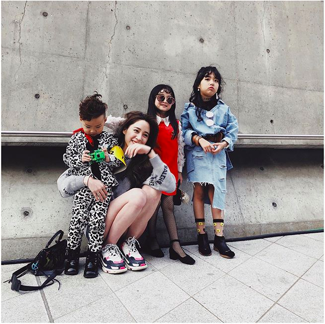 Đến hẹn lại lên, loạt nhóc tì khuấy đảo Tuần lễ Thời Trang Seoul 2018 với loạt street style cực chất cùng thần thái pose ảnh còn hơn cả người lớn - Ảnh 3.