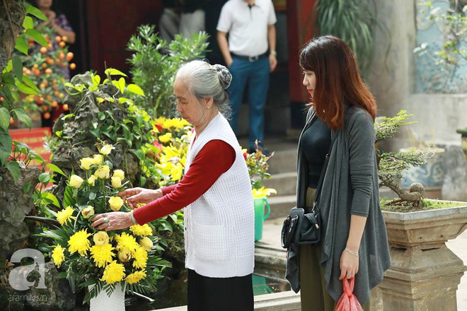 Người phụ nữ bán hoa gói đĩa cuối cùng đất Hà thành, trải qua 70 mùa hoa vẫn say mê - Ảnh 9.