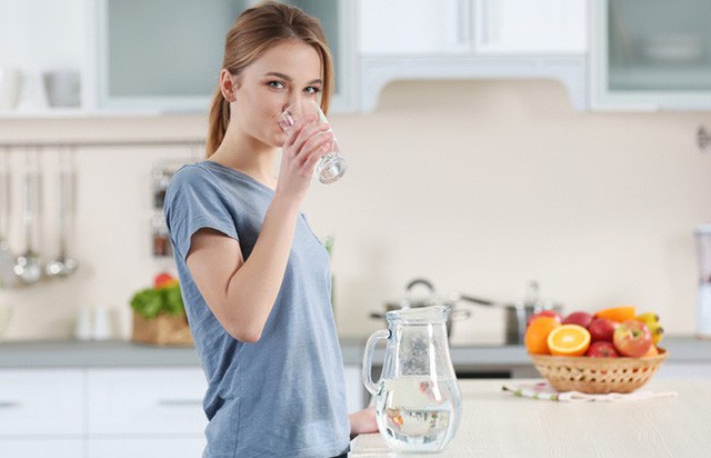  Thói quen uống nước ngay sau khi ăn của nhiều người có thực sự tốt?  - Ảnh 2.