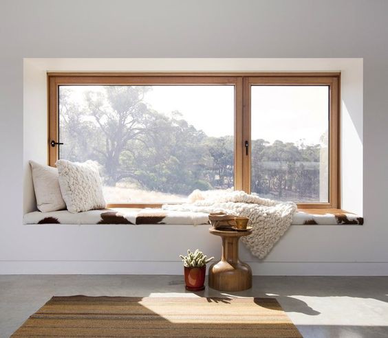 Trang trí cửa sổ gỗ là cách hoàn hảo để làm cho không gian sống của bạn trở nên trang trọng và đẳng cấp hơn. Chúng tôi cung cấp nhiều loại trang trí phù hợp với phong cách của bạn, mang đến sự sang trọng và độc đáo cho không gian sống của bạn.