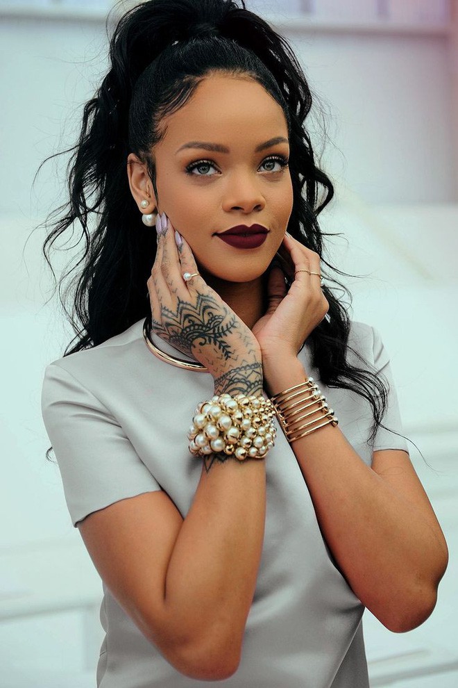 Dù đã bước sang tuổi 30 nhưng điều gì giúp cho Rihanna luôn giữ được thân hình cân đối? - Ảnh 1.
