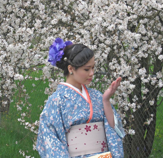 Để vạt phải đè lên vạt trái, Mỹ Tâm bị cho là mặc kimono sai với truyền thống Nhật Bản trong MV mới - Ảnh 3.