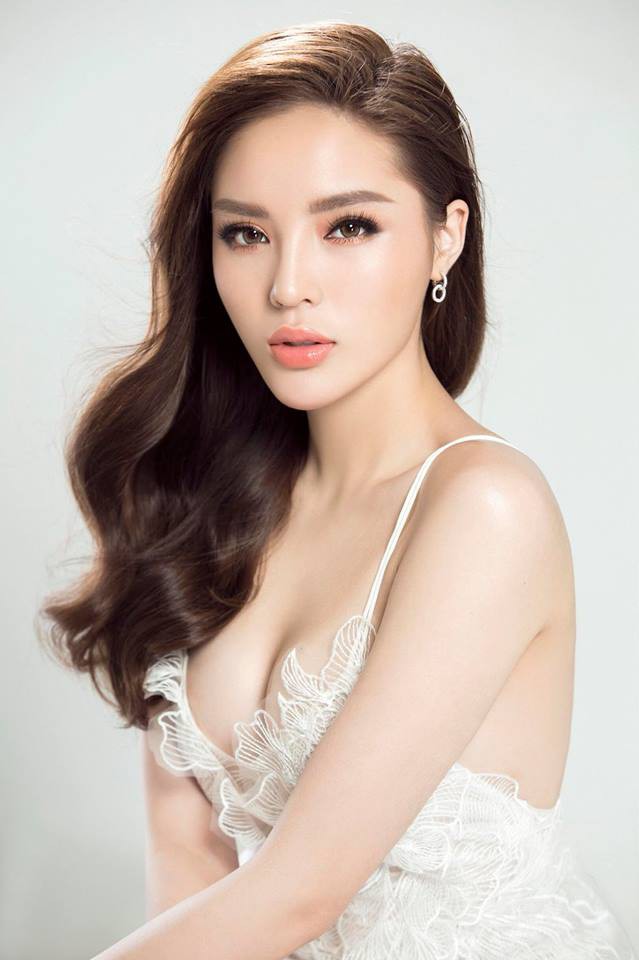 Kể cả sexy táo bạo hay kín đáo thanh lịch thì dân tình vẫn soi ra vòng 1 to bất thường của Kỳ Duyên - Ảnh 3.