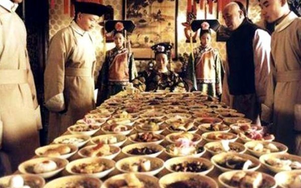 Xa xỉ như bữa ăn của Từ Hy Thái Hậu, 120 món chỉ ăn vài món - Ảnh 1.
