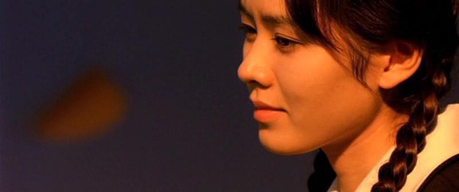 Son Ye Jin sau gần 20 năm: Khi tắc kè hoa trở lại làm ngọc nữ ngọt ngào - Ảnh 3. Son Ye Jin sau gần 20 năm: Khi tắc kè hoa trở lại làm ngọc nữ ngọt ngào - Ảnh 3.