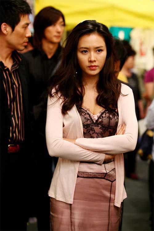 Son Ye Jin sau gần 20 năm: Khi tắc kè hoa trở lại làm ngọc nữ ngọt ngào - Ảnh 6. Son Ye Jin sau gần 20 năm: Khi tắc kè hoa trở lại làm ngọc nữ ngọt ngào - Ảnh 6.