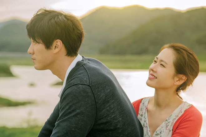 Son Ye Jin sau gần 20 năm: Khi tắc kè hoa trở lại làm ngọc nữ ngọt ngào - Ảnh 10. Son Ye Jin sau gần 20 năm: Khi tắc kè hoa trở lại làm ngọc nữ ngọt ngào - Ảnh 10.