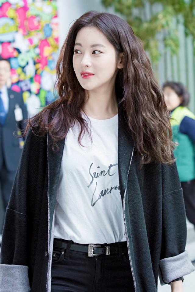 Tam Tạng Oh Yeon Seo hơn 30 rồi mà vẫn hack tuổi siêu đỉnh chỉ nhờ sơmi và áo phông - Ảnh 4.