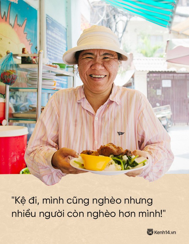 Cô bán cơm dễ thương hết sức ở Sài Gòn: 10 ngàn cũng bán, khách nhiêu tiền cũng có cơm ăn” - Ảnh 1.