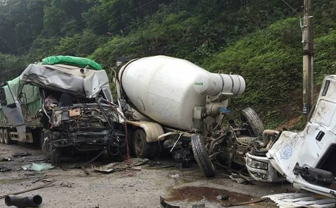 Clip: Xe bồn văng mất cabin sau cú va chạm cực mạnh với xe tải ở Hà Giang - Ảnh 2.
