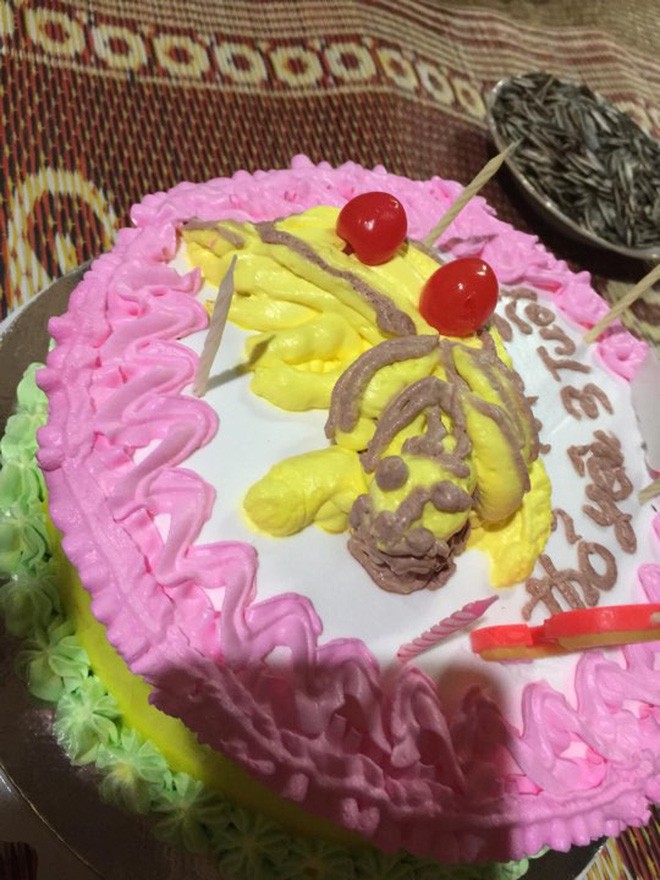 Góc éo le: Đặt bánh sinh nhật hình con dê, nhận về thành quả là... con quái vật - Ảnh 2.