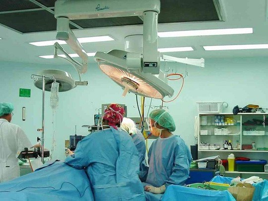 B&aacute;c sĩ phẫu thuật n&atilde;o nhầm bệnh nh&acirc;n - Ảnh 1.