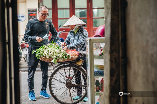 Mùa hoa bưởi phủ trắng phố phường, nhưng được mấy người biết đến các món ăn với hoa bưởi này? - Ảnh 5.