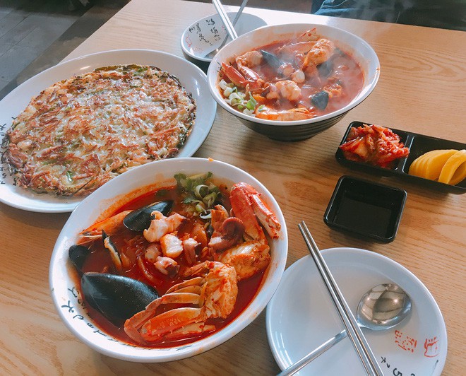 Đã ghé thăm đảo Jeju mà không thưởng thức ramen tại 9 quán mì cực nổi tiếng này thì quả là có lỗi với ẩm thực nơi đây - Ảnh 41.
