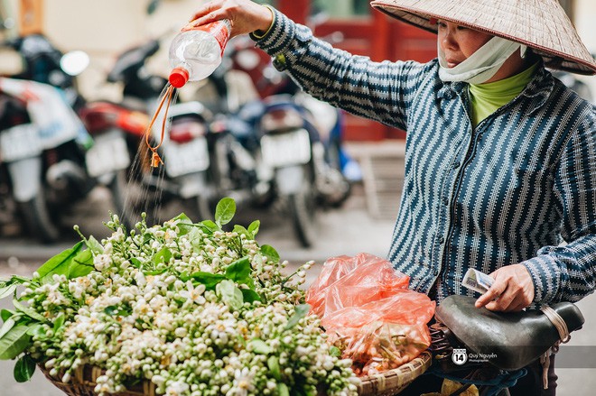 Mùa hoa bưởi phủ trắng phố phường, nhưng được mấy người biết đến các món ăn với hoa bưởi này? - Ảnh 8.