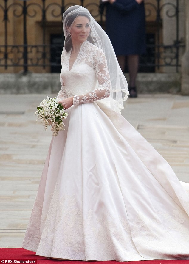 Vài thông tin nhỏ giọt xung quanh chiếc váy mà Meghan Markle sẽ mặc trong lễ cưới Hoàng gia sắp tới - Ảnh 9.