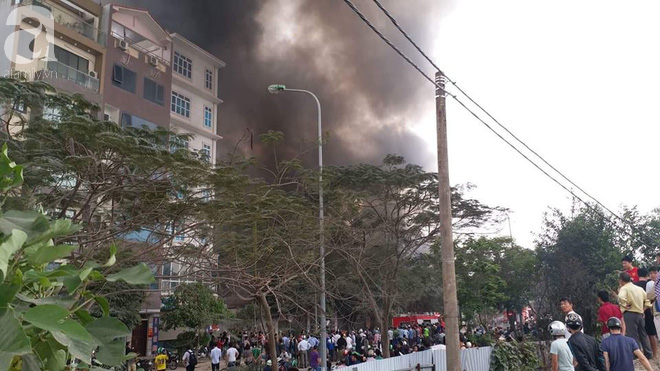 Hà Nội: Cháy lớn tại chợ Quang, nhiều người hoảng loạn bỏ chạy - Ảnh 4.