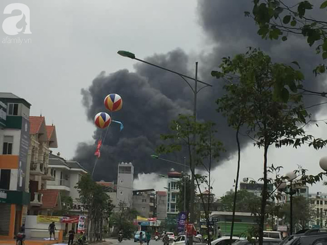 Hà Nội: Cháy lớn tại chợ Quang, nhiều người hoảng loạn bỏ chạy - Ảnh 3.