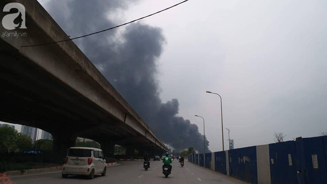 Hà Nội: Cháy lớn tại chợ Quang, nhiều người hoảng loạn bỏ chạy - Ảnh 7.