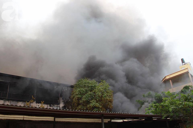 Hà Nội: Cháy lớn tại chợ Quang, nhiều người hoảng loạn bỏ chạy - Ảnh 5.